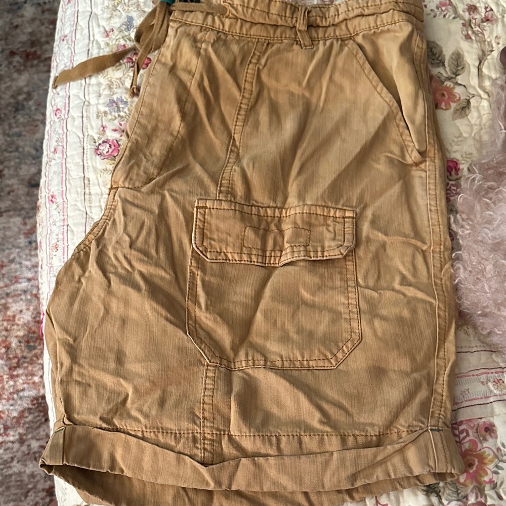 Sundance Women’s Cargo Tencel Casual Shorts Excellent condition